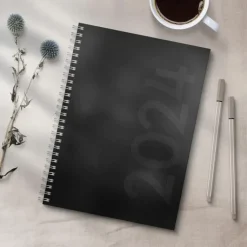 Outlet Kalenteri 2024 Business Savanna Musta Kalenterit